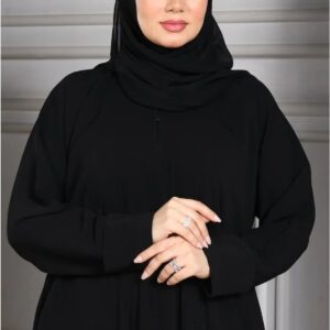 عبايه مغلقة مع جيوب مخفيه سوداء في الجوانب من قماش انترنت مع طرحة هدية