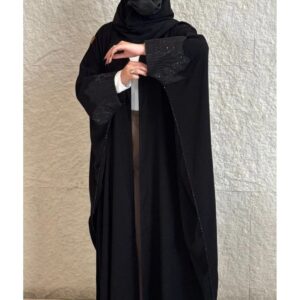 عباية كريب ملكي سوداء واسعة بتطريز فاخر على الأكمام