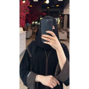 عباية ريم أناقة سوداء بلمسة بني دافئة